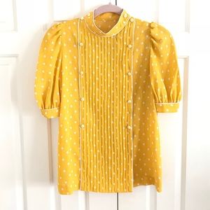 Darling vintage yellow polka dot blouse 💛